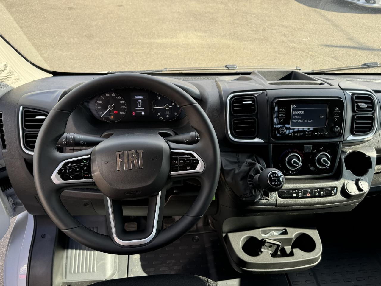 FIAT Ducato Maxi 3.5 XL 2.2 - 140 S&S III PLATEAU CABINE Plateau cabine Maxi 3.5 XL PHASE 4 - Furgoneta caja abierta: foto 5 FIAT Ducato Maxi 3.5 XL 2.2 - 140 S&S III PLATEAU CABINE Plateau cabine Maxi 3.5 XL PHASE 4 - Furgoneta caja abierta: foto 5