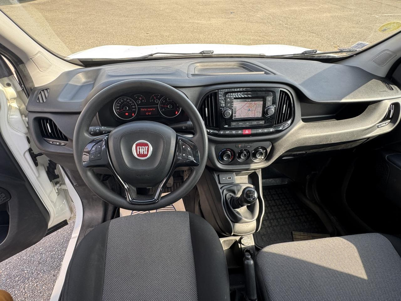 Fiat Doblo Cargo Cargo 1.6 Multijet 16V 105 ch WORK UP PLATEAU Pro Lounge - Furgoneta caja abierta: foto 5 Fiat Doblo Cargo Cargo 1.6 Multijet 16V 105 ch WORK UP PLATEAU Pro Lounge - Furgoneta caja abierta: foto 5