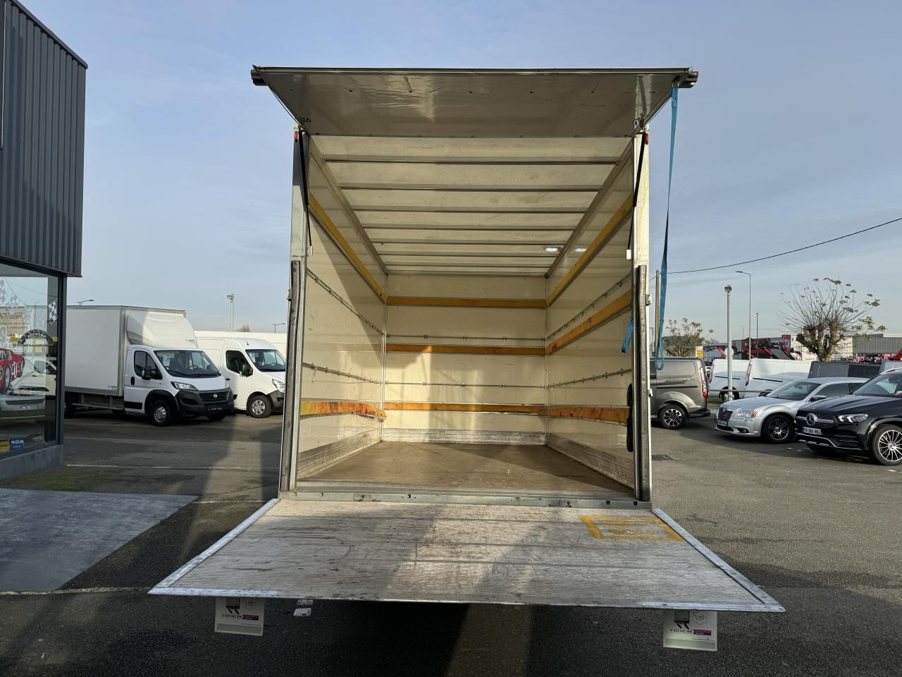 IVECO Daily 35C16 CAISSE HAYON 20M3 RJ 3.0L 160CH - Furgoneta caja cerrada: foto 3 IVECO Daily 35C16 CAISSE HAYON 20M3 RJ 3.0L 160CH - Furgoneta caja cerrada: foto 3