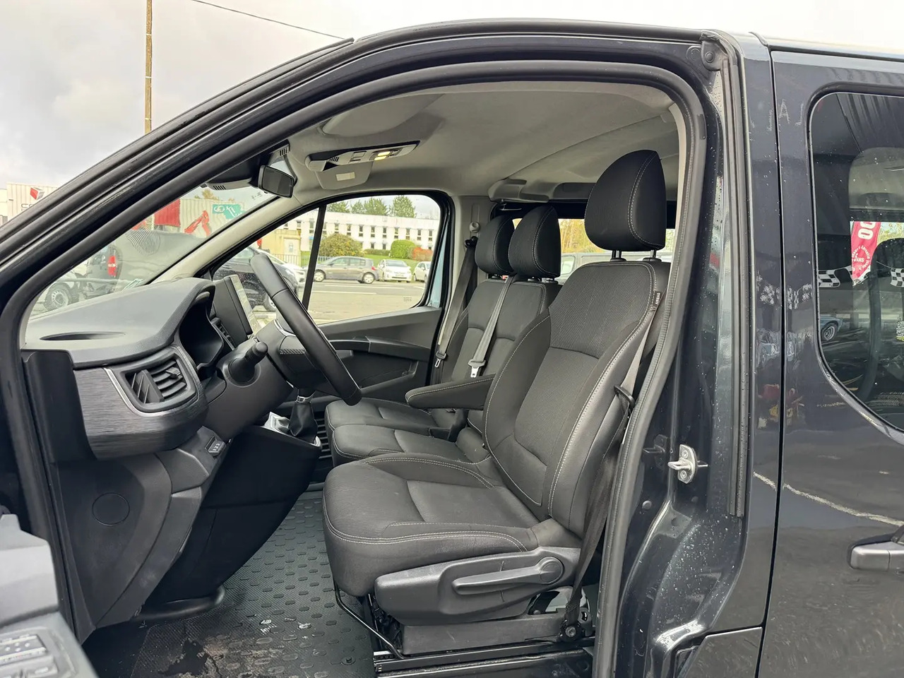 Nissan Primastar Avantour L2H1 3T0 2.0 DCI 150CH S/S N-CONNECTA - Minibús, Furgoneta de pasajeros: foto 5 Nissan Primastar Avantour L2H1 3T0 2.0 DCI 150CH S/S N-CONNECTA - Minibús, Furgoneta de pasajeros: foto 5