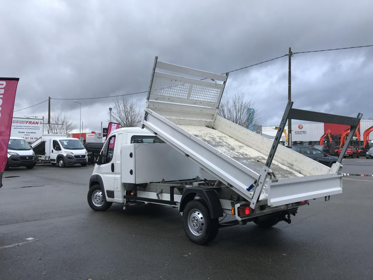 PEUGEOT BOXER 3T5 BENNE + COFFRE 2.2 HDI 165CH - Furgoneta basculante: foto 4 PEUGEOT BOXER 3T5 BENNE + COFFRE 2.2 HDI 165CH - Furgoneta basculante: foto 4