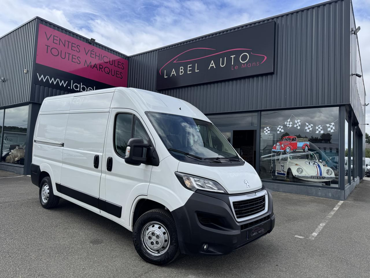 PEUGEOT Boxer Asphalt 333 L2H2 2.2 BlueHDi S&S - 120 III FOURGON TOLE Fourgon Tolé 333 L2H2 PHAS - Furgón: foto 1 PEUGEOT Boxer Asphalt 333 L2H2 2.2 BlueHDi S&S - 120 III FOURGON TOLE Fourgon Tolé 333 L2H2 PHAS - Furgón: foto 1