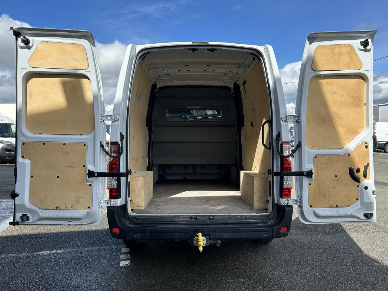 RENAULT Master Confort F3500 L3H2 2.3 dCi - 135 III CABINE APPROFONDIE Cabine approfondie L3H2 Traction PHA - Furgón: foto 4 RENAULT Master Confort F3500 L3H2 2.3 dCi - 135 III CABINE APPROFONDIE Cabine approfondie L3H2 Traction PHA - Furgón: foto 4