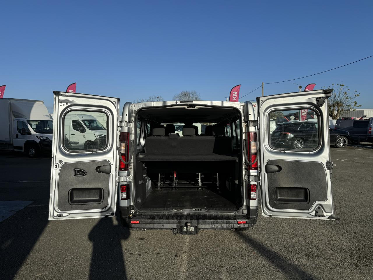 RENAULT Trafic L2 2.0 Energy dCi - 150 - S&S III COMBI Combi Zen L2H1 PHASE 3 - Furgoneta de pasajeros: foto 4 RENAULT Trafic L2 2.0 Energy dCi - 150 - S&S III COMBI Combi Zen L2H1 PHASE 3 - Furgoneta de pasajeros: foto 4