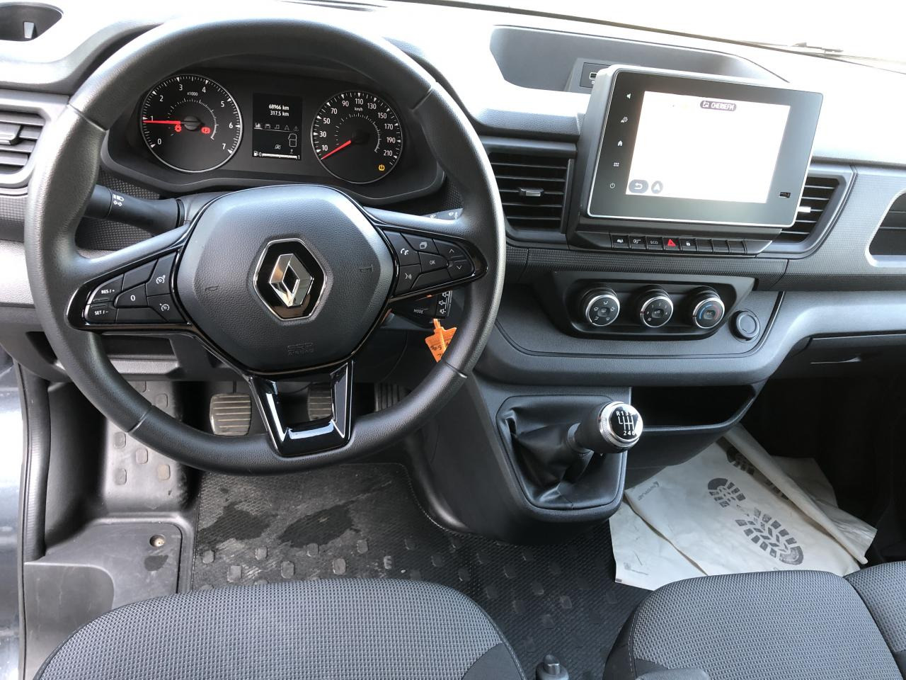 RENAULT Trafic L2 2.0 Energy dCi - 150 - S&S  III COMBI Combi Zen L2H1 PHASE 3 - Furgoneta de pasajeros: foto 3 RENAULT Trafic L2 2.0 Energy dCi - 150 - S&S  III COMBI Combi Zen L2H1 PHASE 3 - Furgoneta de pasajeros: foto 3