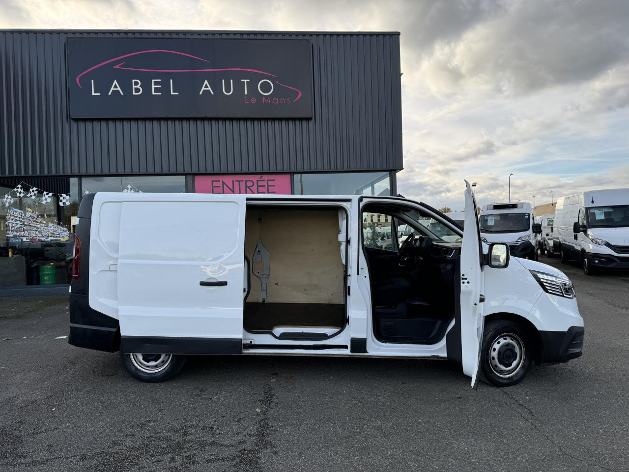 RENAULT Trafic L2H1 3000 Kg 2.0 Blue dCi - 130 III FOURGON Fourgon Grand Confort L2H1 PHASE 3 - Furgón: foto 1 RENAULT Trafic L2H1 3000 Kg 2.0 Blue dCi - 130 III FOURGON Fourgon Grand Confort L2H1 PHASE 3 - Furgón: foto 1