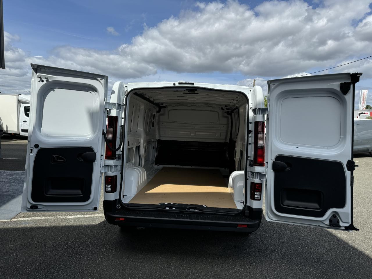 RENAULT Trafic L2H1 3000 Kg 2.0 Blue dCi - 150 2024  III FOURGON Fourgon Advance L2H1 PHASE 3 - Furgón: foto 3 RENAULT Trafic L2H1 3000 Kg 2.0 Blue dCi - 150 2024  III FOURGON Fourgon Advance L2H1 PHASE 3 - Furgón: foto 3