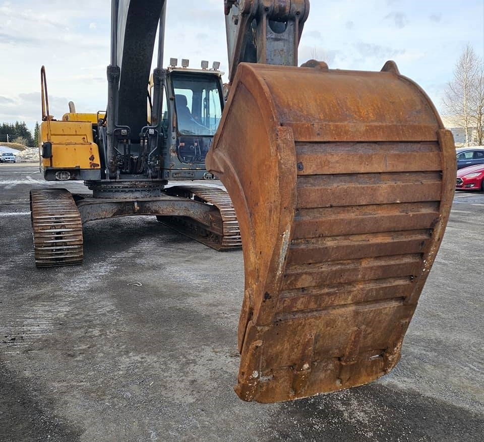 Excavadora de cadenas Volvo EC 240 LC: foto 21