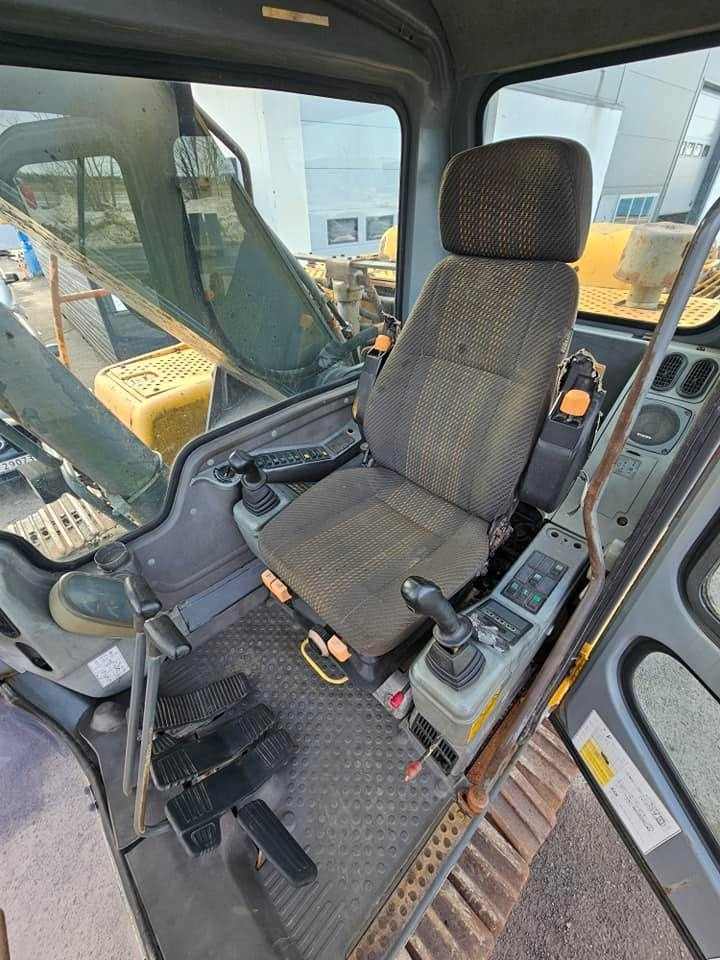 Excavadora de cadenas Volvo EC 240 LC: foto 29