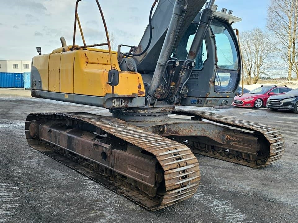 Excavadora de cadenas Volvo EC 240 LC: foto 8
