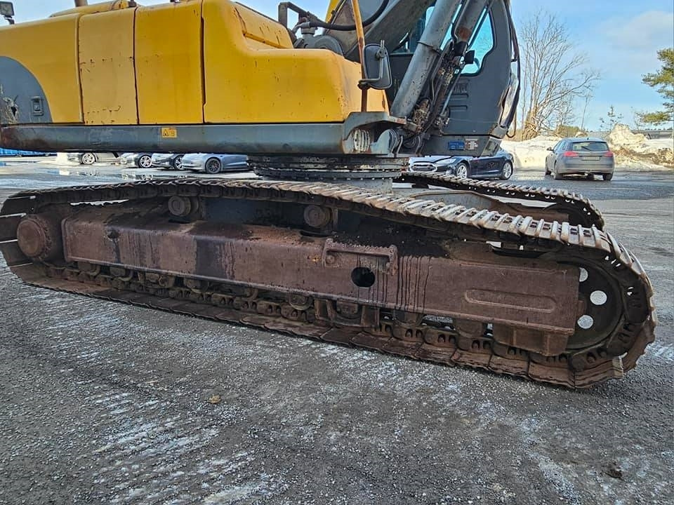 Excavadora de cadenas Volvo EC 240 LC: foto 23