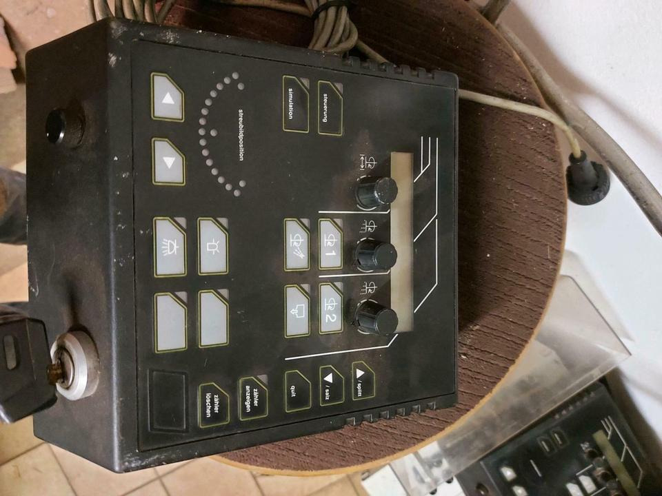 Bedienpult Küpper Weisser Salzstreuer Bordcomputer Schmidt unimog - Unidad de control para Vehículo municipal: foto 1 Bedienpult Küpper Weisser Salzstreuer Bordcomputer Schmidt unimog - Unidad de control para Vehículo municipal: foto 1