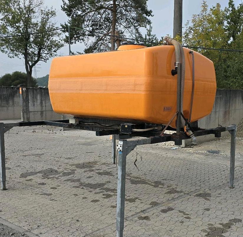 Dücker 5m3 Wassertank Wasserfass für Unimog UGE UGN 405 U300 400 500 427 430 LKW Boschung wassertank Laugentank Bewässerung 5000liter - Contenedor cisterna: foto 1 Dücker 5m3 Wassertank Wasserfass für Unimog UGE UGN 405 U300 400 500 427 430 LKW Boschung wassertank Laugentank Bewässerung 5000liter - Contenedor cisterna: foto 1