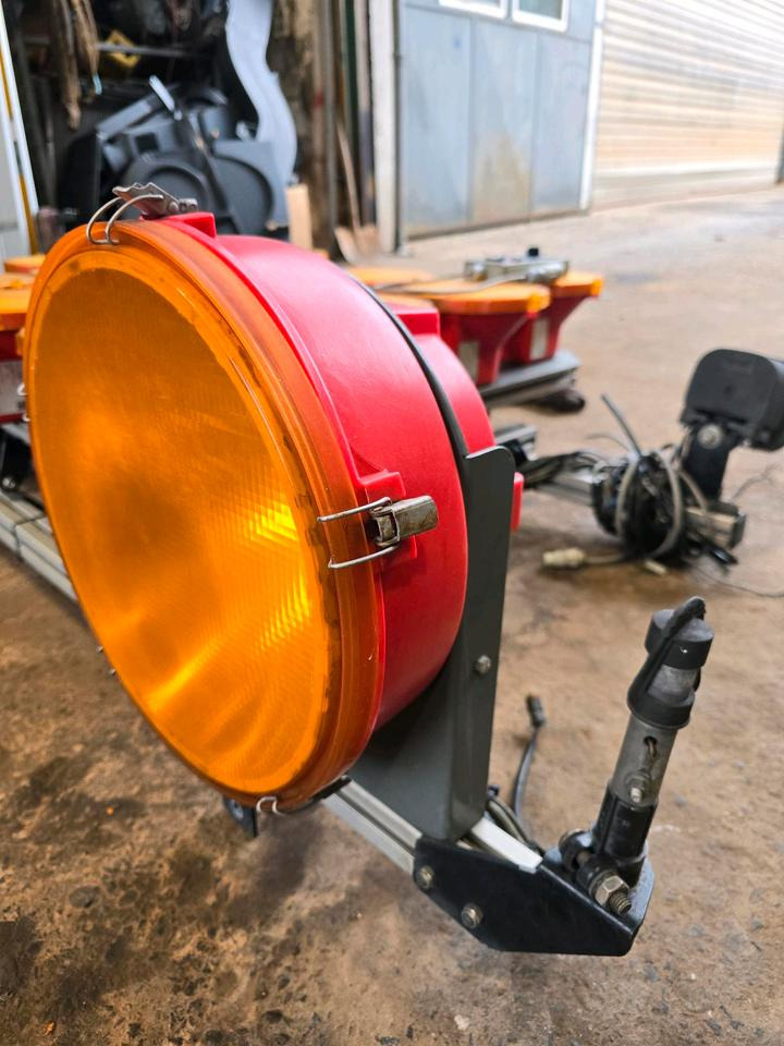 Horizont Blinkpfeinalage für Unimog mit Xenonscheinwerfer Dachträger Nissen Vz616 Funkwarnmeldeanlage passend für UGE UGN U290 U 300 400 500 405 218 219 318 319 423 427 430 527 530 Mercedes-Benz Dach - Luz/ Iluminación para Maquinaria de construcción: foto 5 Horizont Blinkpfeinalage für Unimog mit Xenonscheinwerfer Dachträger Nissen Vz616 Funkwarnmeldeanlage passend für UGE UGN U290 U 300 400 500 405 218 219 318 319 423 427 430 527 530 Mercedes-Benz Dach - Luz/ Iluminación para Maquinaria de construcción: foto 5