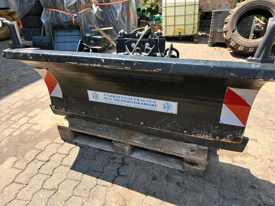 KIF CM 2000 Schneepflug Schneeschild Schneeschieber Räumschild Winterdienst für Kleintraktore Iseki Kubota Multicar - Cuchilla quitanieves: foto 5 KIF CM 2000 Schneepflug Schneeschild Schneeschieber Räumschild Winterdienst für Kleintraktore Iseki Kubota Multicar - Cuchilla quitanieves: foto 5