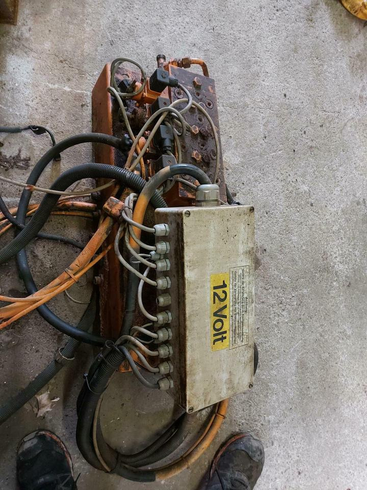 Schmidt Salzstreuer SST DST Hydr. Steuerblock Platine Steuerung - Válvula hidráulica para Vehículo municipal: foto 3 Schmidt Salzstreuer SST DST Hydr. Steuerblock Platine Steuerung - Válvula hidráulica para Vehículo municipal: foto 3