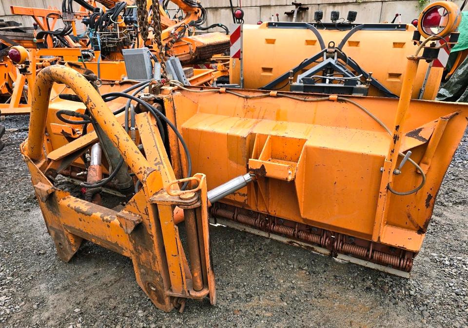 Schmidt Schneepflug F3 Schneeschild Schneeschieber CP3 3 2 1 für Unimog Mercedes-Benz - Cuchilla quitanieves: foto 1 Schmidt Schneepflug F3 Schneeschild Schneeschieber CP3 3 2 1 für Unimog Mercedes-Benz - Cuchilla quitanieves: foto 1