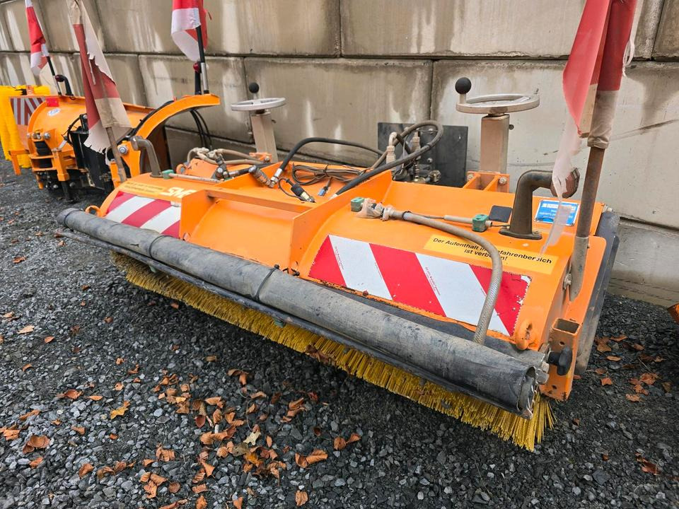 Sobernheimer FKM 1.8F Kehrmaschine für Multicar Straßenkehrmaschine Kehrbesen für Multicar Tremo Iseki Kubota - Barredora cucharón: foto 4 Sobernheimer FKM 1.8F Kehrmaschine für Multicar Straßenkehrmaschine Kehrbesen für Multicar Tremo Iseki Kubota - Barredora cucharón: foto 4