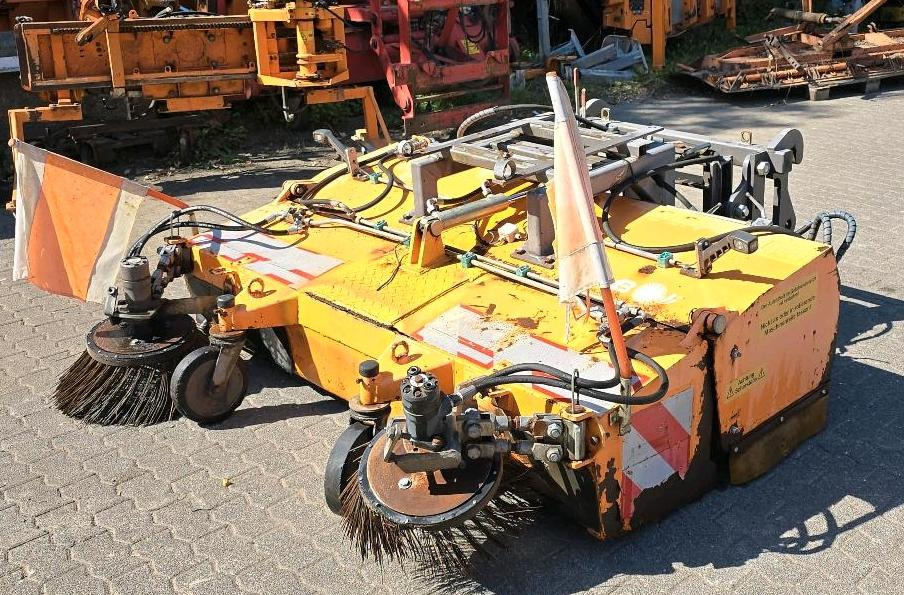 Sobernheimer FKM 2.0 Kehrmaschine Straßenkehrmaschine Frontkehrmaschine Kehrbesen für Radlader Unimog Traktor - Barredora cucharón: foto 3 Sobernheimer FKM 2.0 Kehrmaschine Straßenkehrmaschine Frontkehrmaschine Kehrbesen für Radlader Unimog Traktor - Barredora cucharón: foto 3