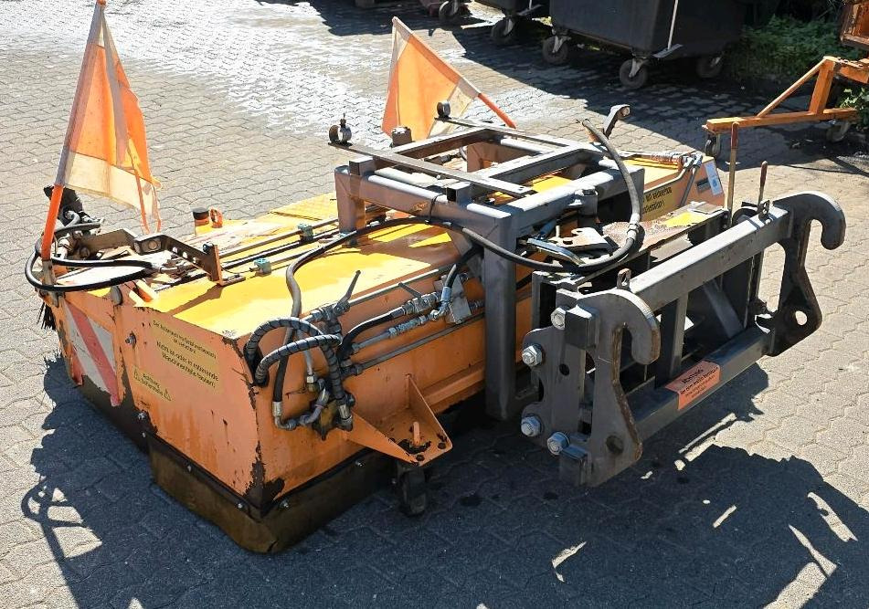 Sobernheimer FKM 2.0 Kehrmaschine Straßenkehrmaschine Frontkehrmaschine Kehrbesen für Radlader Unimog Traktor - Barredora cucharón: foto 2 Sobernheimer FKM 2.0 Kehrmaschine Straßenkehrmaschine Frontkehrmaschine Kehrbesen für Radlader Unimog Traktor - Barredora cucharón: foto 2