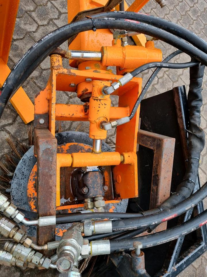 Wildkrautbürste passend für Multicar Tremo Ladog Mulag Unkrautbekämpfung Dücket Fiedler Wildkrautbesen Kehrmaschine Hansa Fendt unimog - Barredora cucharón: foto 4 Wildkrautbürste passend für Multicar Tremo Ladog Mulag Unkrautbekämpfung Dücket Fiedler Wildkrautbesen Kehrmaschine Hansa Fendt unimog - Barredora cucharón: foto 4