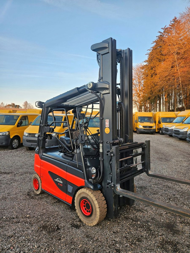 Linde E25 R Roadster , 6.880mm Hubhöhe, StVZO hydr. Zi - Carretilla elevadora eléctrica: foto 2 Linde E25 R Roadster , 6.880mm Hubhöhe, StVZO hydr. Zi - Carretilla elevadora eléctrica: foto 2