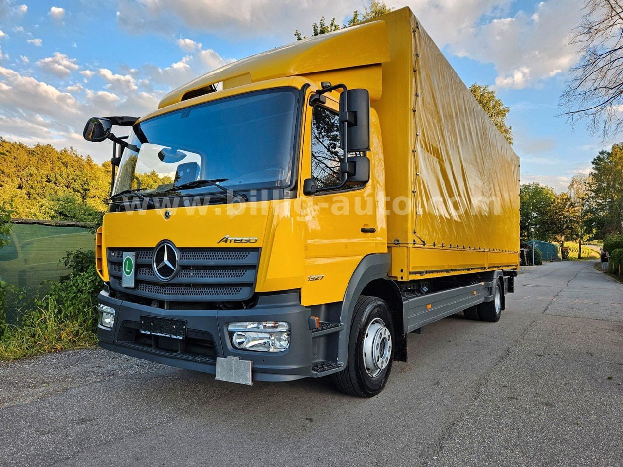 Mercedes-Benz Atego 1327 L * BREMS/SPUR-ASS*DIFF.*LBW*AHK*7.2m - Camión caja cerrada: foto 1 Mercedes-Benz Atego 1327 L * BREMS/SPUR-ASS*DIFF.*LBW*AHK*7.2m - Camión caja cerrada: foto 1
