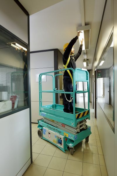 IMER GROUP Easy UP 5 Nowy Mini podnośnik nożycowy - Plataforma de tijeras: foto 2 IMER GROUP Easy UP 5 Nowy Mini podnośnik nożycowy - Plataforma de tijeras: foto 2