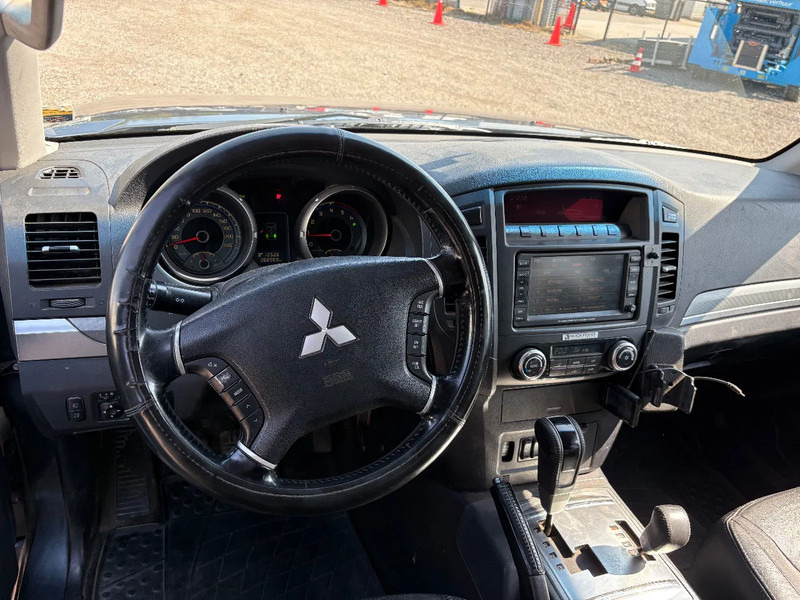 Mitsubishi Pajero PAJERO 3.2 DID AT LWB HRV PAJERO PAJERO 3.2 DID AT LWB HRV / 4x4 / - Coche: foto 5 Mitsubishi Pajero PAJERO 3.2 DID AT LWB HRV PAJERO PAJERO 3.2 DID AT LWB HRV / 4x4 / - Coche: foto 5