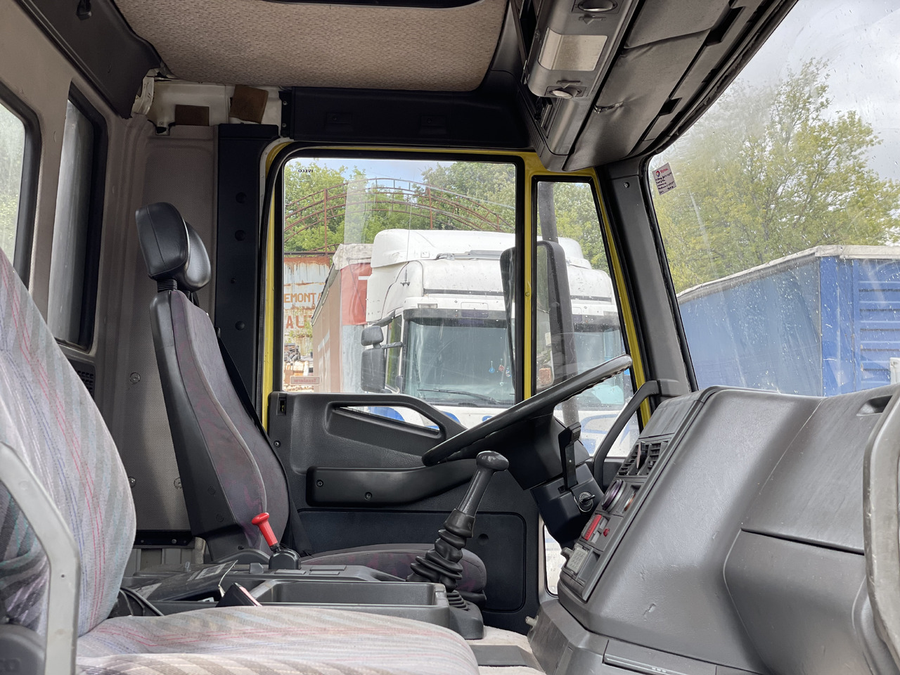 Camión volquete IVECO EUROCARGO: foto 11