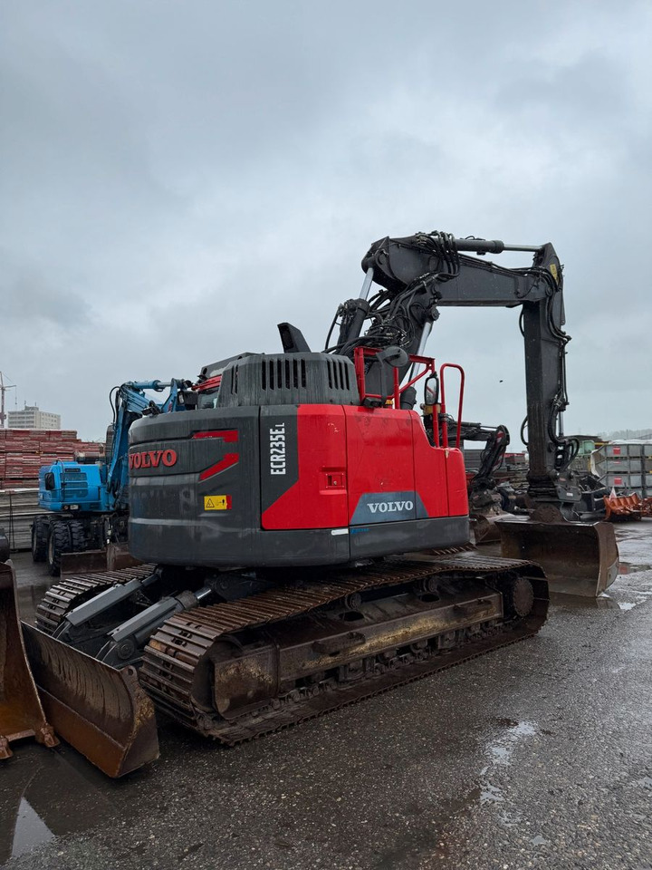 Excavadora de cadenas Volvo ECR 235 EL: foto 9