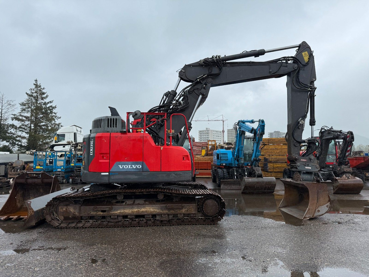 Excavadora de cadenas Volvo ECR 235 EL: foto 8