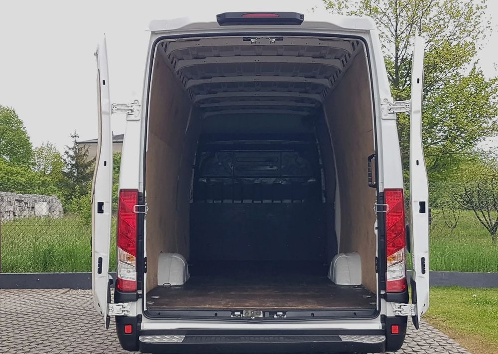 Iveco DAILY 35S15 3,0 MAXI DŁUGI WYSOKI KLIMATRONIK TEMPOMAT BLASZAK VAN - Furgón: foto 5 Iveco DAILY 35S15 3,0 MAXI DŁUGI WYSOKI KLIMATRONIK TEMPOMAT BLASZAK VAN - Furgón: foto 5