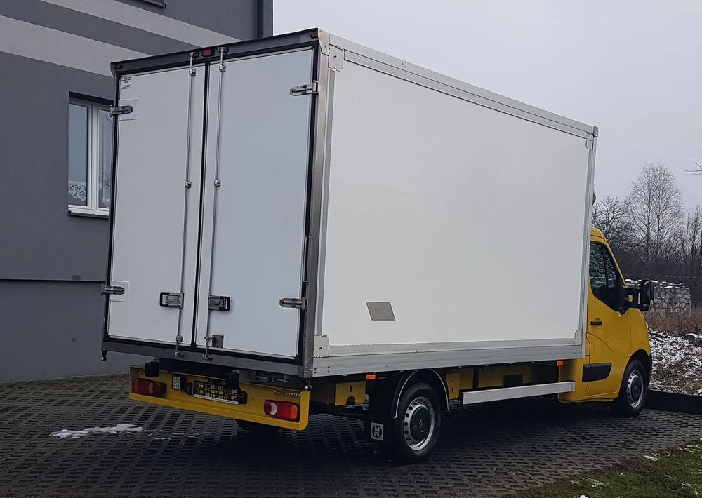 Renault MASTER KONTENER 8EP 4,21x2,23x2,22 KLIMA KRAJOWY MANUAL 6-BIEGÓW - Furgoneta caja cerrada: foto 4 Renault MASTER KONTENER 8EP 4,21x2,23x2,22 KLIMA KRAJOWY MANUAL 6-BIEGÓW - Furgoneta caja cerrada: foto 4