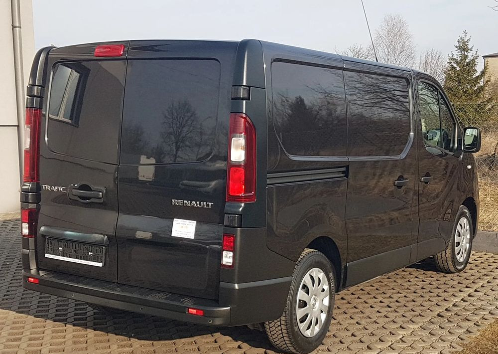 Renault TRAFIC KLIMA TEMPOMAT 1,6 DCI 145 BLASZAK VAN FURGON KRAJOWY L1H1 - Furgoneta pequeña: foto 4 Renault TRAFIC KLIMA TEMPOMAT 1,6 DCI 145 BLASZAK VAN FURGON KRAJOWY L1H1 - Furgoneta pequeña: foto 4
