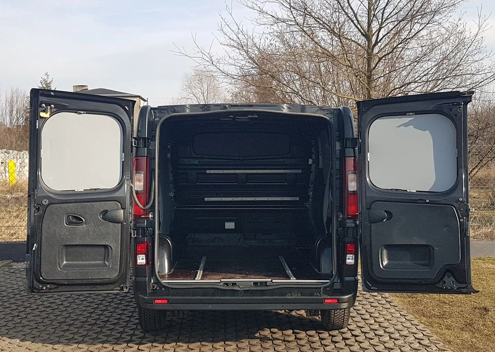 Renault TRAFIC KLIMA TEMPOMAT 1,6 DCI 145 BLASZAK VAN FURGON KRAJOWY L1H1 - Furgoneta pequeña: foto 5 Renault TRAFIC KLIMA TEMPOMAT 1,6 DCI 145 BLASZAK VAN FURGON KRAJOWY L1H1 - Furgoneta pequeña: foto 5
