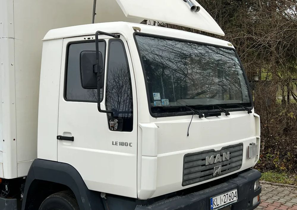 MAN MAN 8-180 KONTENER WINDA ZAŁADOWCZA - Camión caja cerrada: foto 4 MAN MAN 8-180 KONTENER WINDA ZAŁADOWCZA - Camión caja cerrada: foto 4