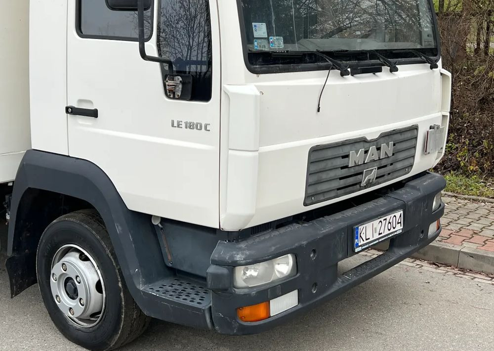 MAN MAN 8-180 KONTENER WINDA ZAŁADOWCZA - Camión caja cerrada: foto 3 MAN MAN 8-180 KONTENER WINDA ZAŁADOWCZA - Camión caja cerrada: foto 3