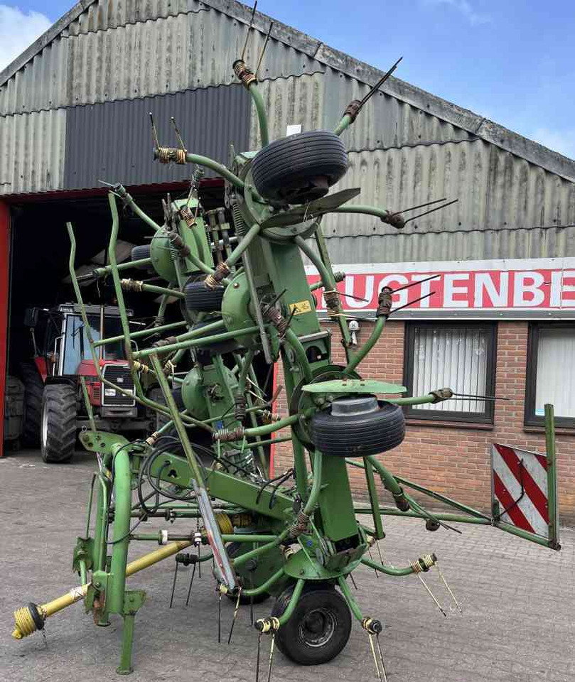 Krone KW 8.80/8 Schudder Tedder Kreiselheuer weidebouwmachines - Henificadora: foto 3 Krone KW 8.80/8 Schudder Tedder Kreiselheuer weidebouwmachines - Henificadora: foto 3