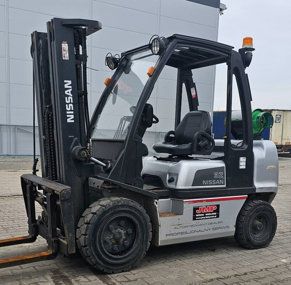 Carretilla elevadora de gas Nissan UG1D2A32LQ: foto 6 Carretilla elevadora de gas Nissan UG1D2A32LQ: foto 6