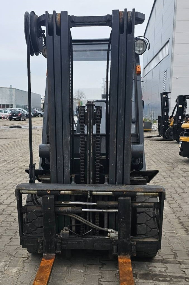 Carretilla elevadora de gas Nissan UG1D2A32LQ: foto 7 Carretilla elevadora de gas Nissan UG1D2A32LQ: foto 7