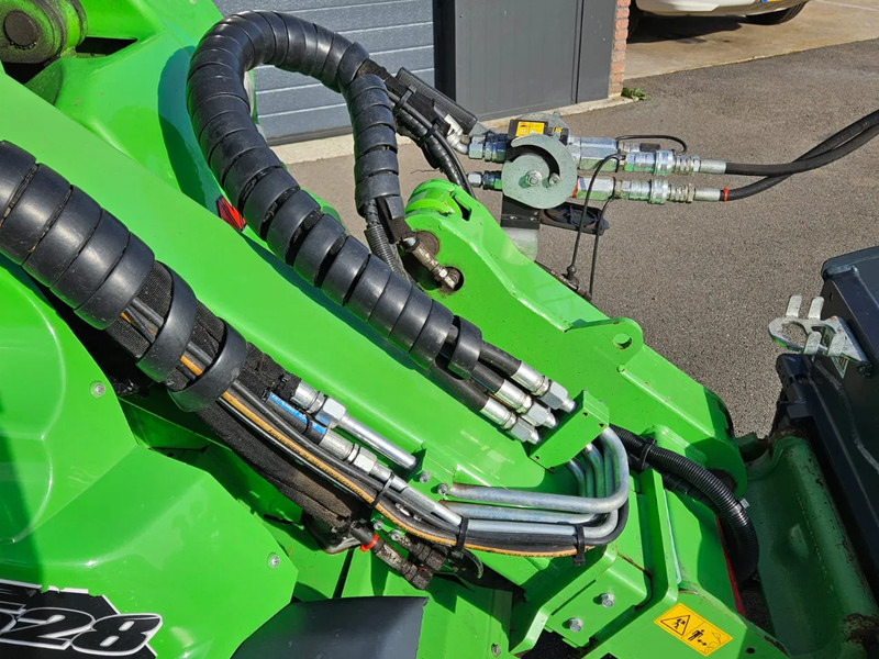 Minicargadora de cadenas Avant 528: foto 18