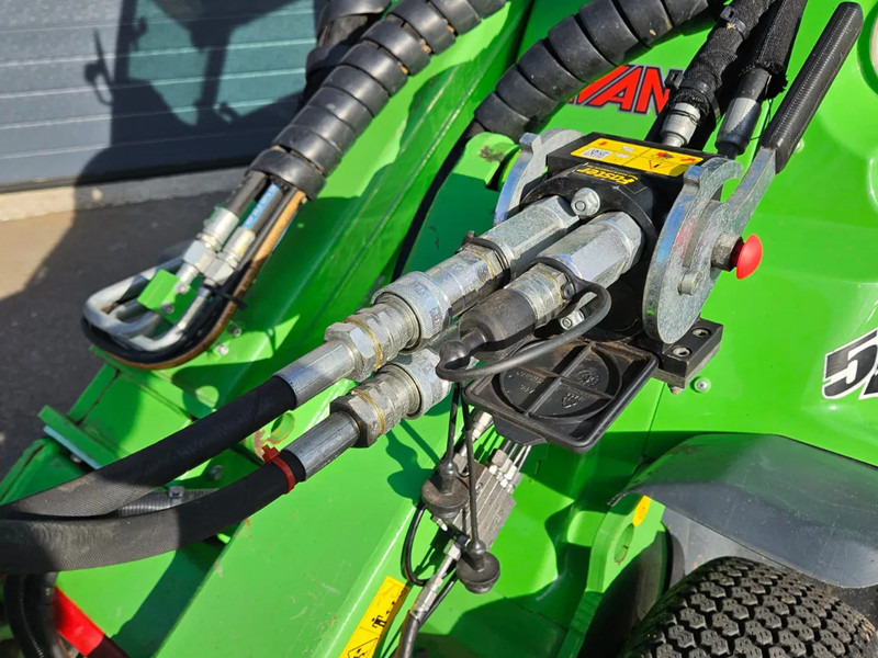 Minicargadora de cadenas Avant 528: foto 12