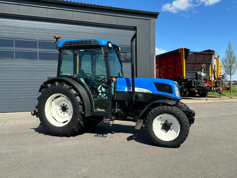 New Holland T4050N Supersteer - Tractor: foto 2 New Holland T4050N Supersteer - Tractor: foto 2