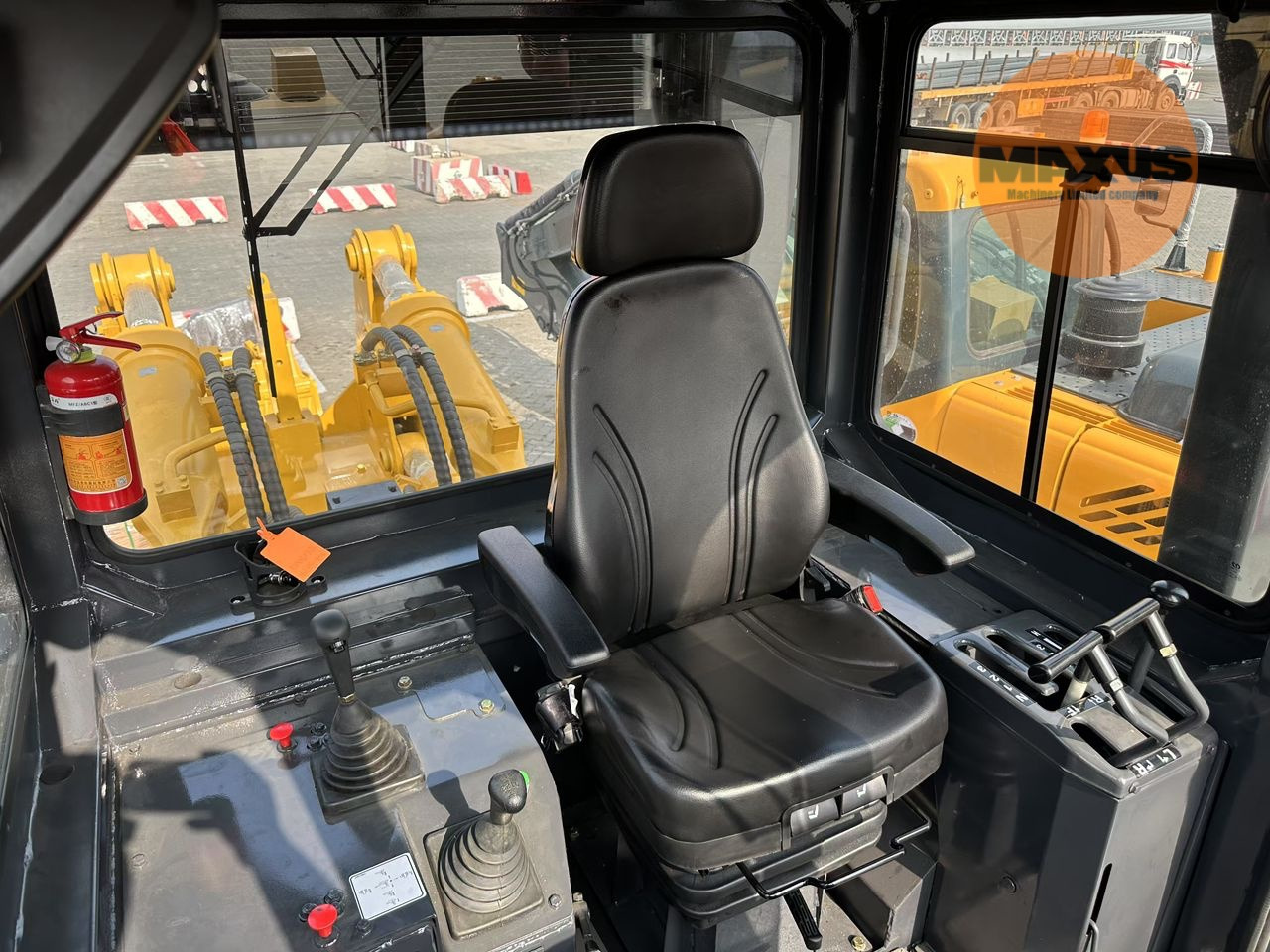 Maxus Maxus 350hp Cummins engine - Bulldozer: foto 4 Maxus Maxus 350hp Cummins engine - Bulldozer: foto 4