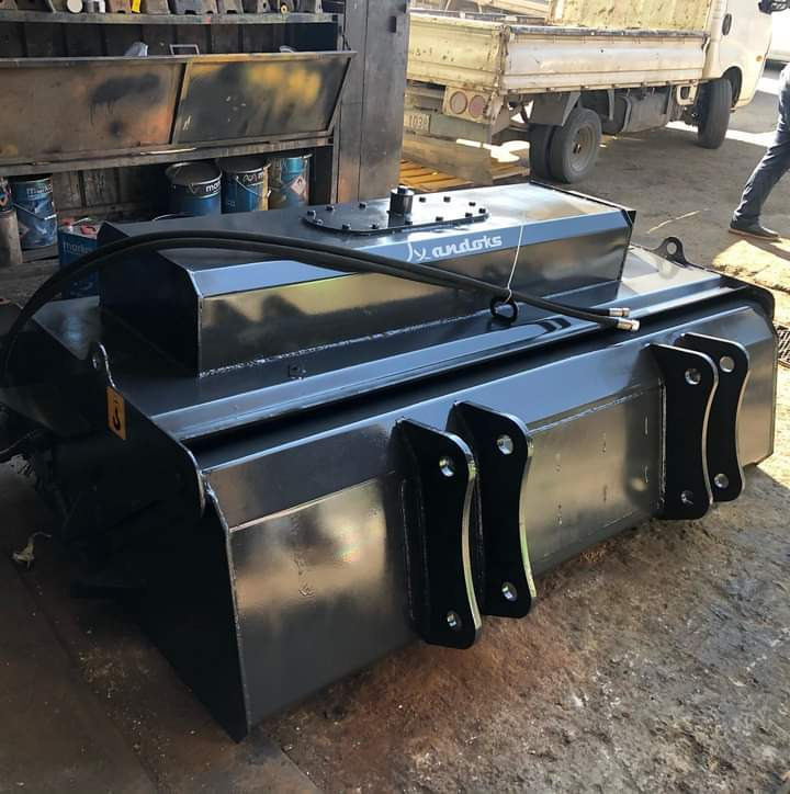 Bobcat - Barredora cucharón para Vehículo municipal: foto 4 Bobcat - Barredora cucharón para Vehículo municipal: foto 4