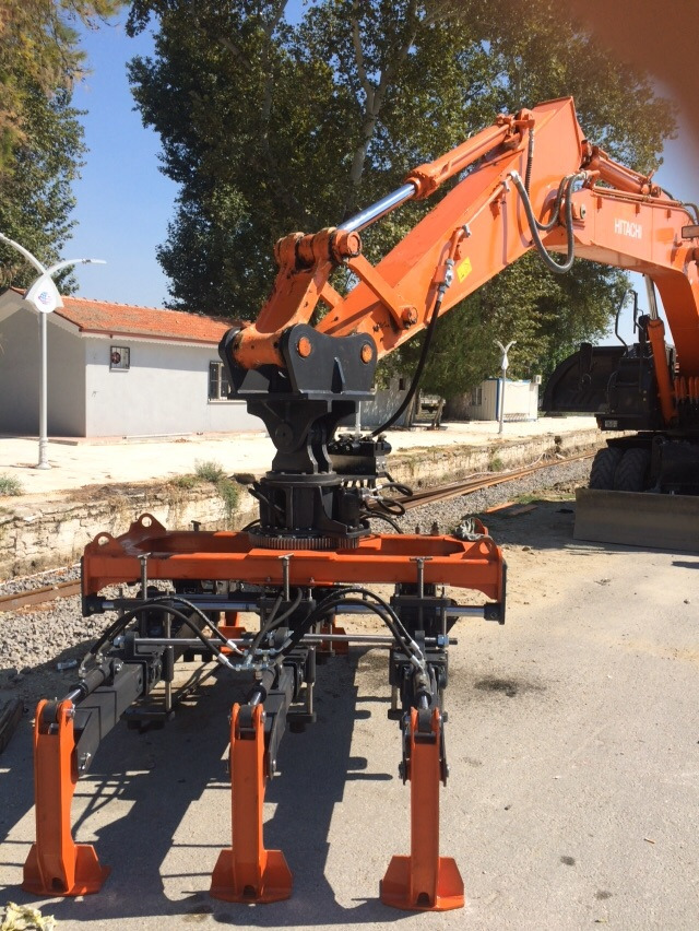 Railway attachment - Pinza de manipulación para Maquinaria de construcción: foto 1 Railway attachment - Pinza de manipulación para Maquinaria de construcción: foto 1