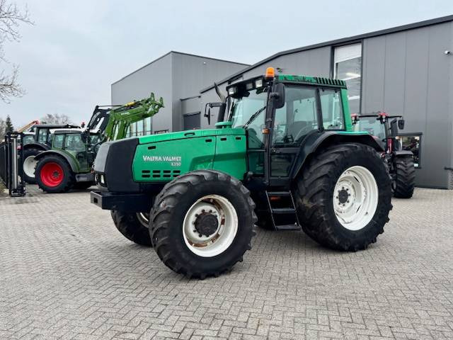Valtra 8350 Hitech - Tractor: foto 2 Valtra 8350 Hitech - Tractor: foto 2