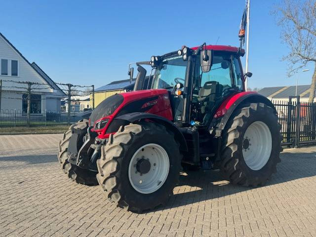 Valtra N134 Hitech - Tractor: foto 1 Valtra N134 Hitech - Tractor: foto 1