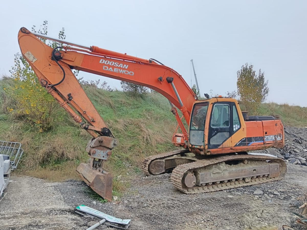 Doosan Solar 255LC-V - Excavadora de cadenas: foto 1 Doosan Solar 255LC-V - Excavadora de cadenas: foto 1